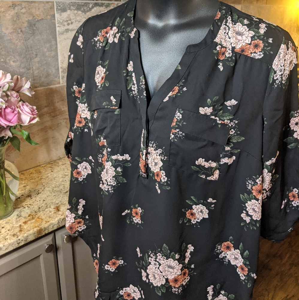 Torrid Size 1 Black Floral Harper Blouse